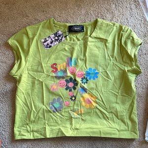 Flower Pattern Green Graphic Tee - Green / M - brand new